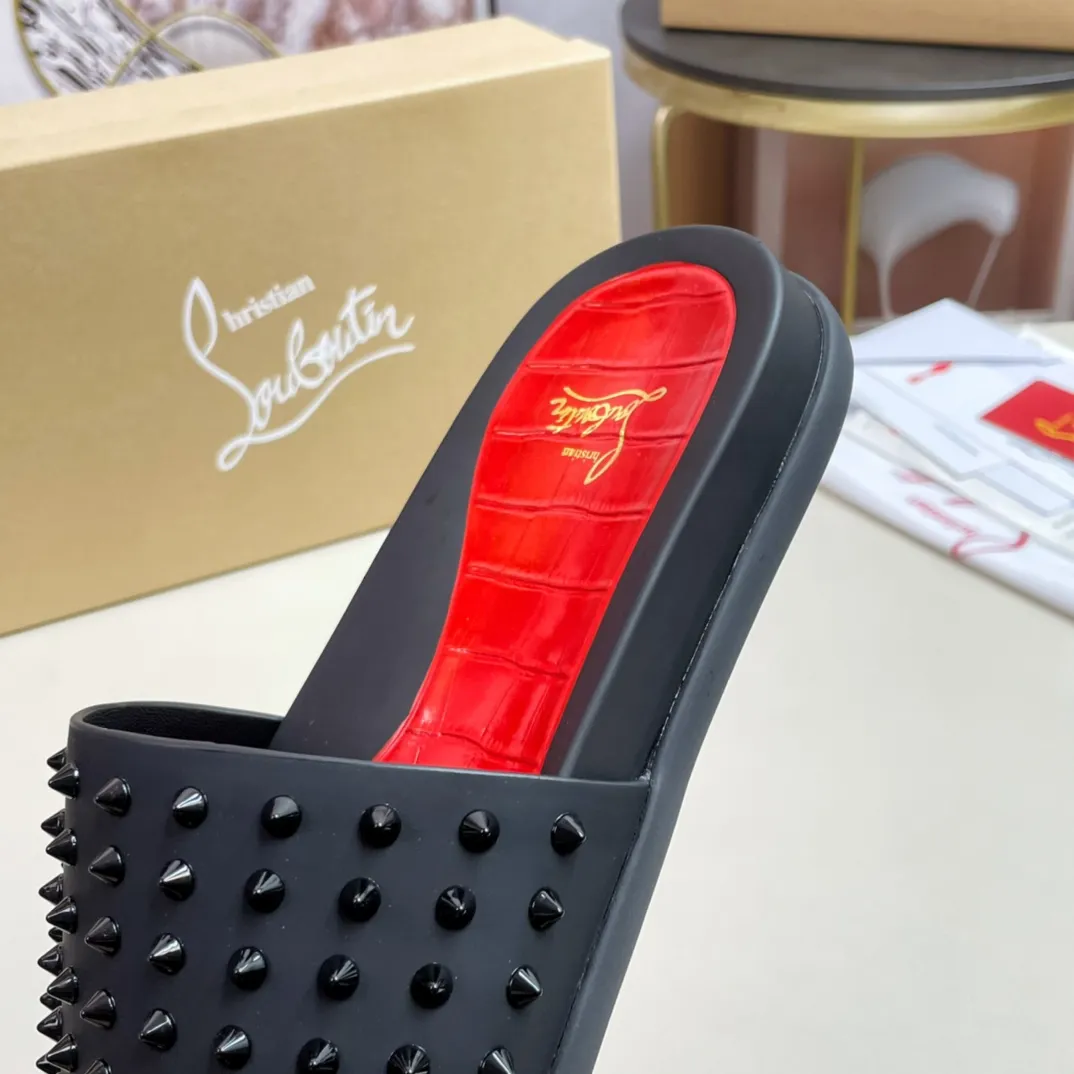 [CL red sole shoes] P: 340💰 size 38-45 Men’s classic slippers, made on the official website 1:1, the original factory specializes in original materials ➖ OEM 3D printed patterns, all hand-nailed and made ➖ Ultra-light non-slip outsole. Super fashionable and super comfortable, handsome on the feet, a must-have for men in summer! !